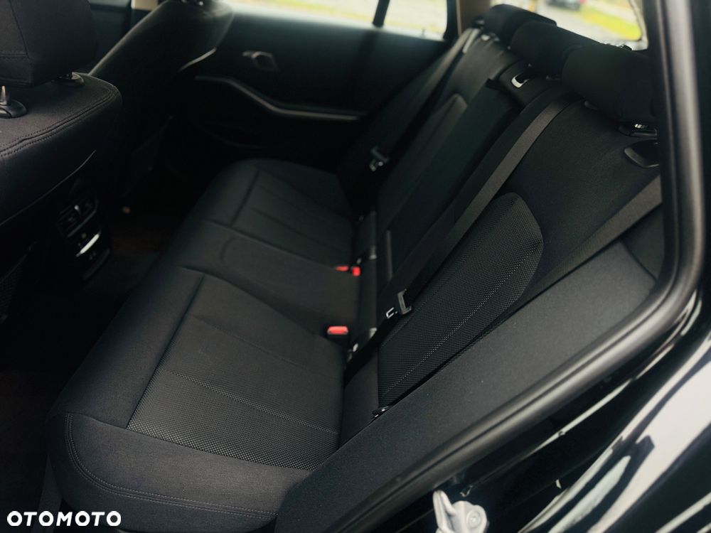 BMW Seria 3 320d Sport Line Shadow - 13