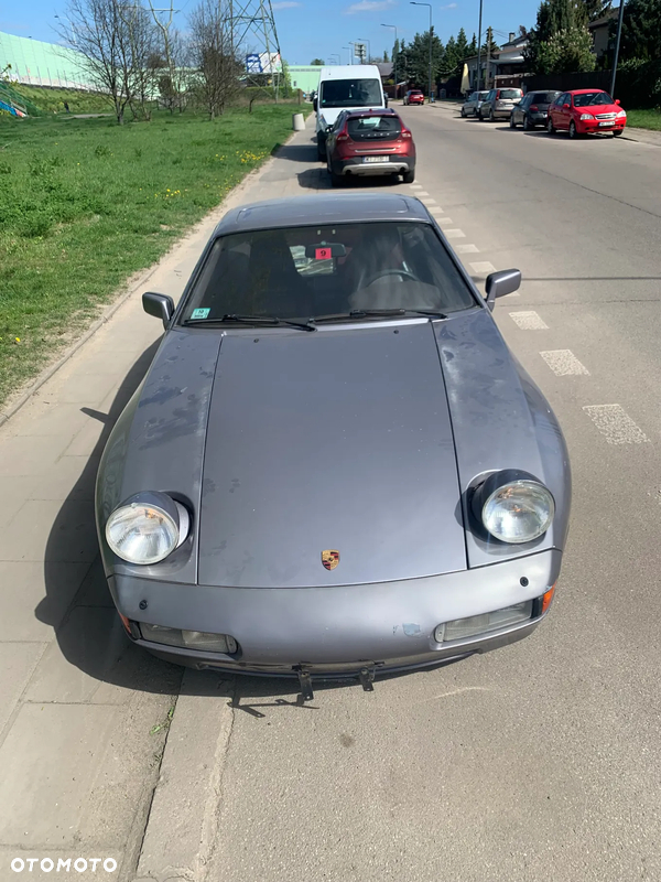 Porsche 928