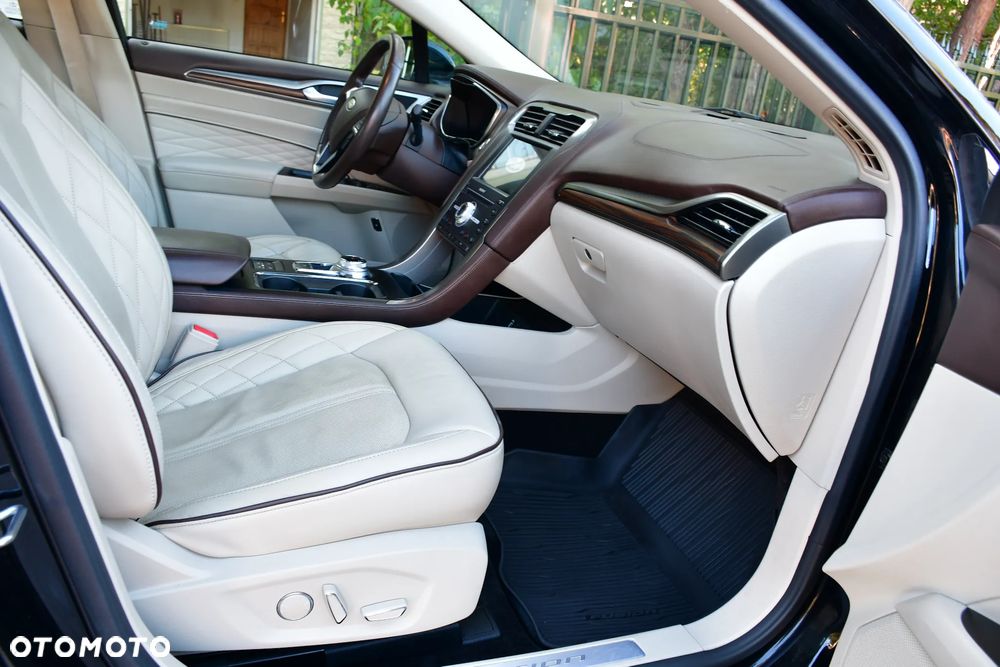 Ford Fusion - 11