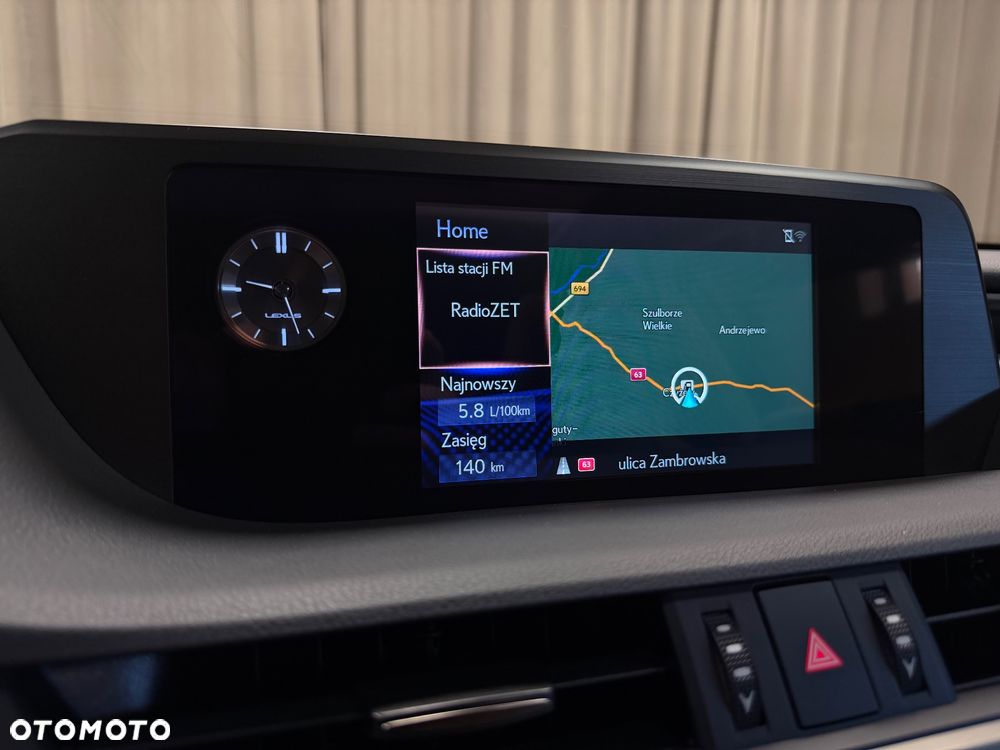 Lexus ES 300h Business Edition - 13