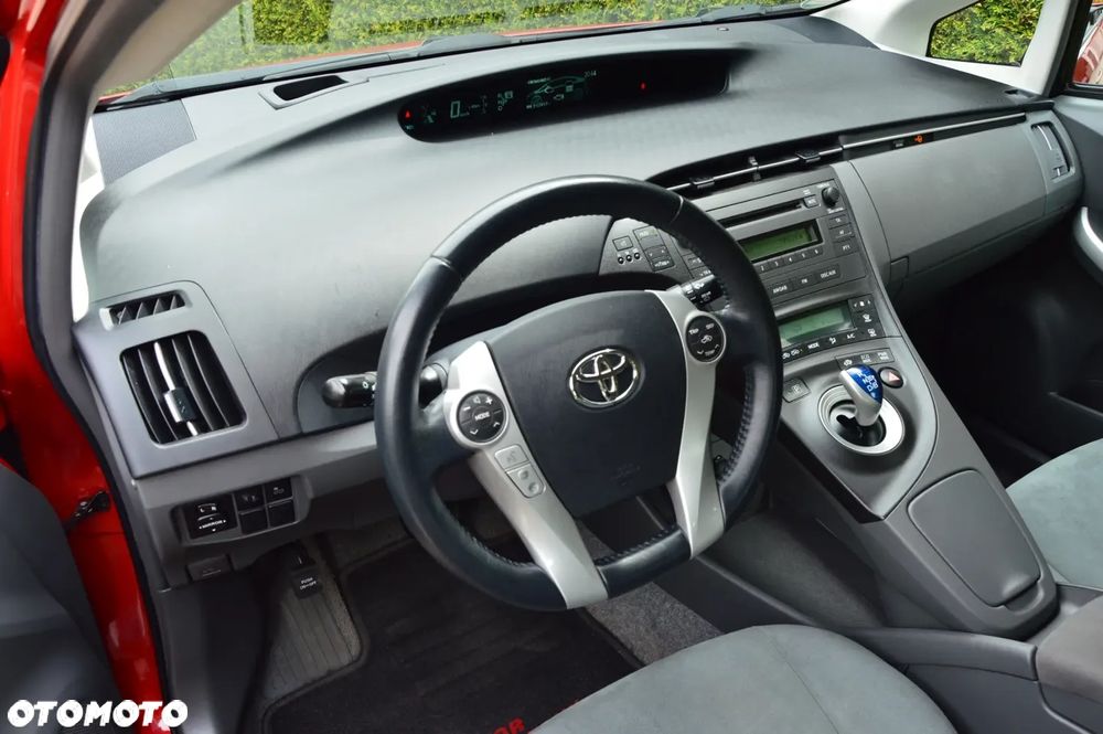 Toyota Prius (Hybrid) Life - 10