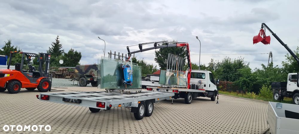 Iveco 35S16 montaż szkła, okien, płyt kamienia. HDS 2020 - 24