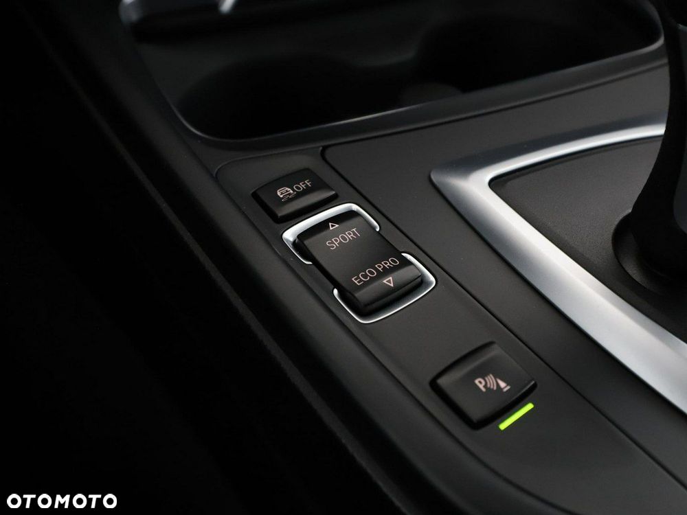 BMW Seria 3 318d M Sport - 30