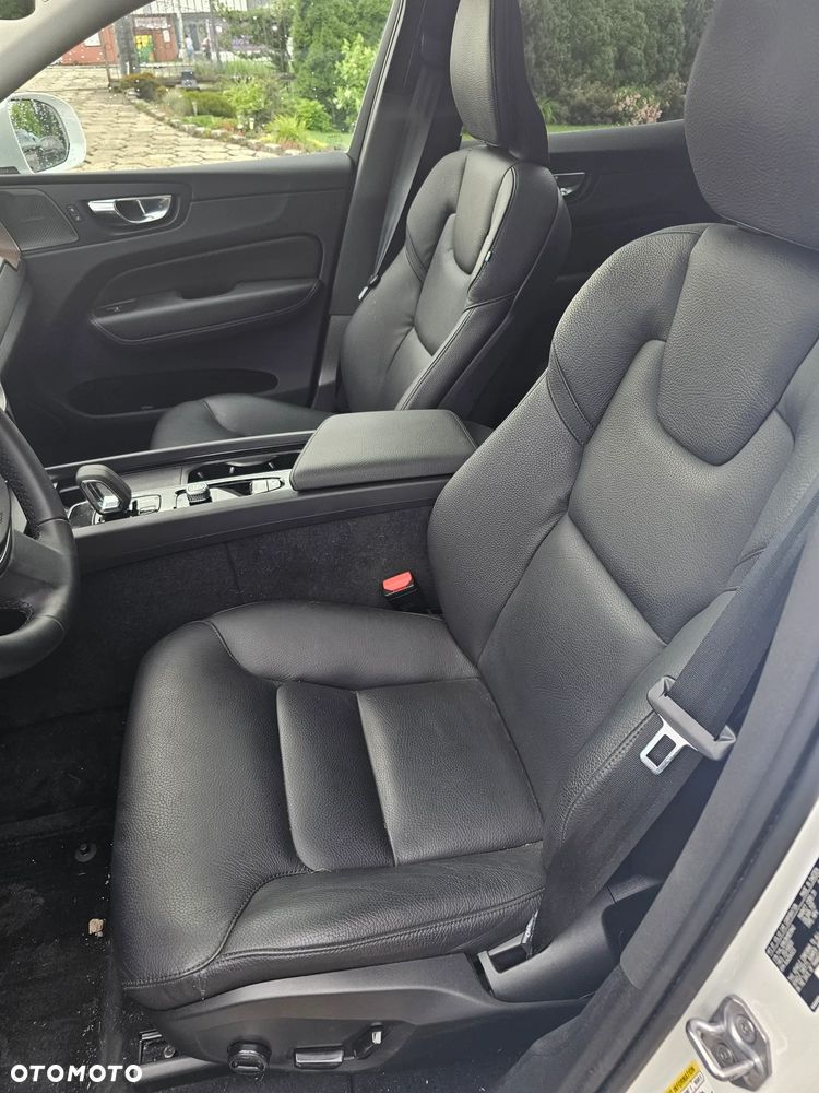 Volvo XC 60 B5 B AWD Geartronic Momentum Pro - 23