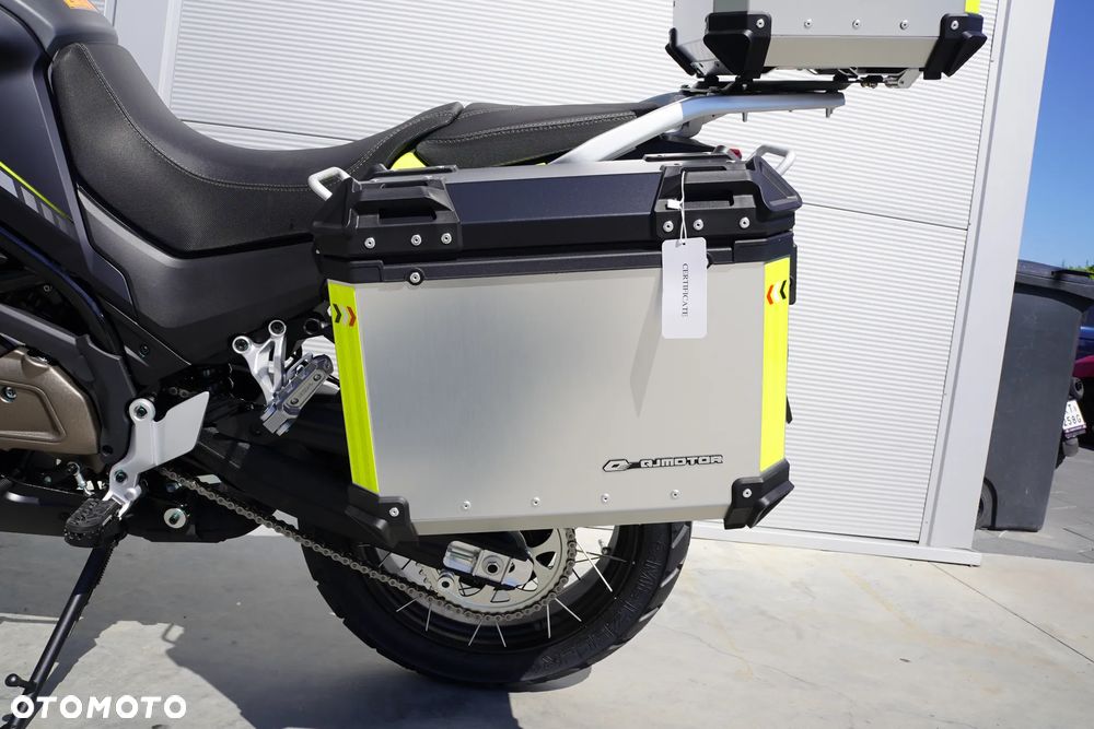 QJMOTOR SVT 650 - 13