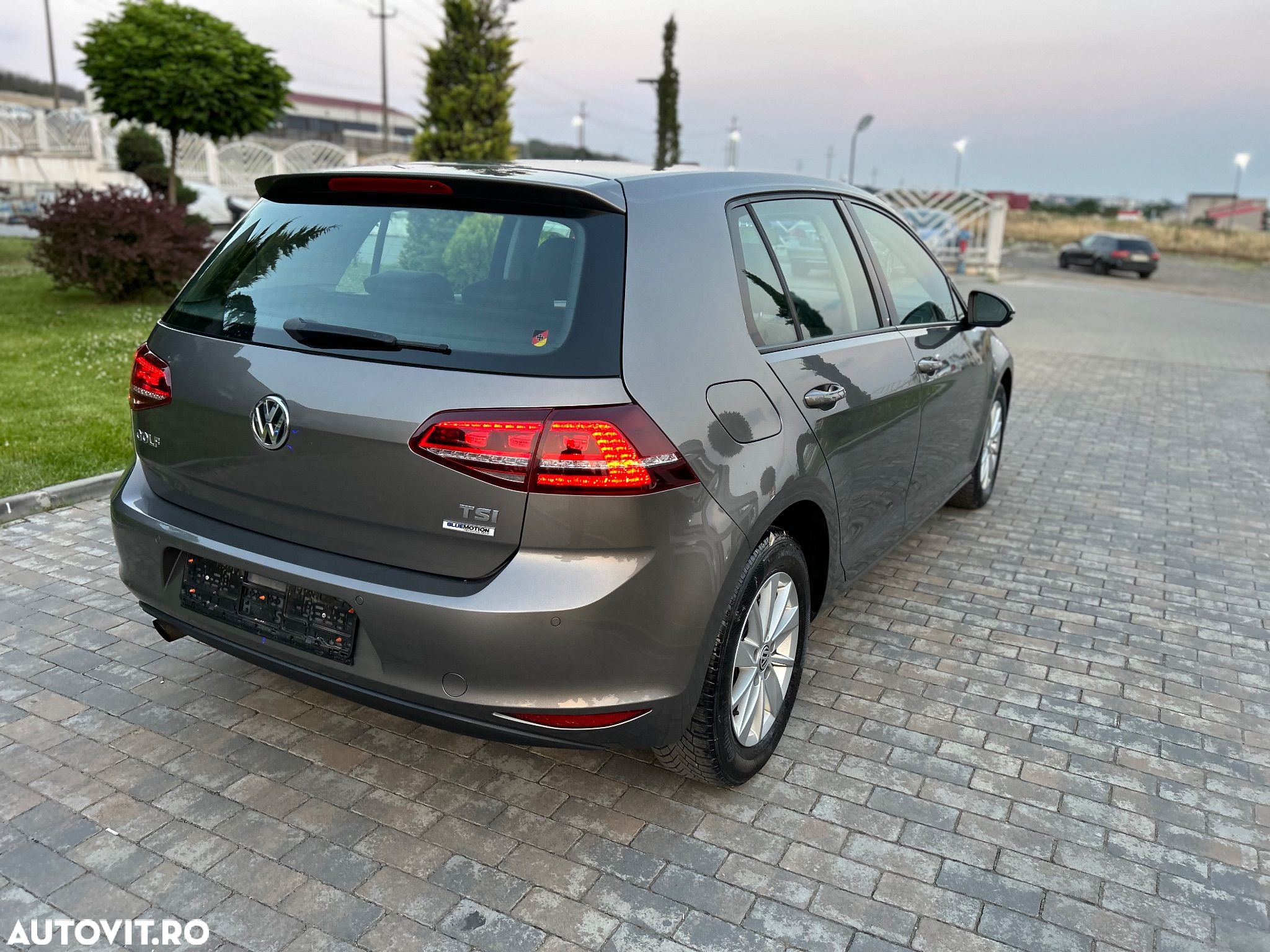 Volkswagen Golf 1.2 TSI BMT Highline - 2
