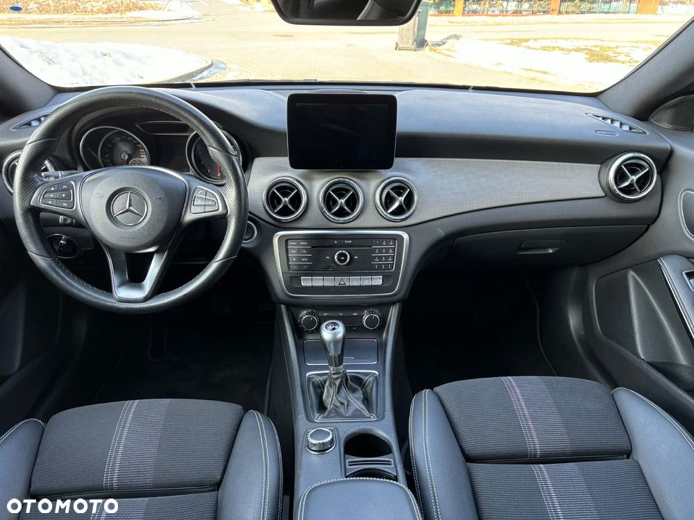 Mercedes-Benz CLA 180 Peak Edition - 9