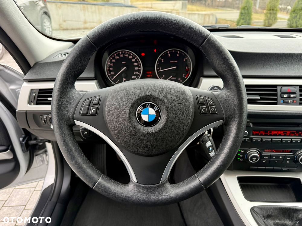 BMW Seria 3 318i Edition Exclusive - 15