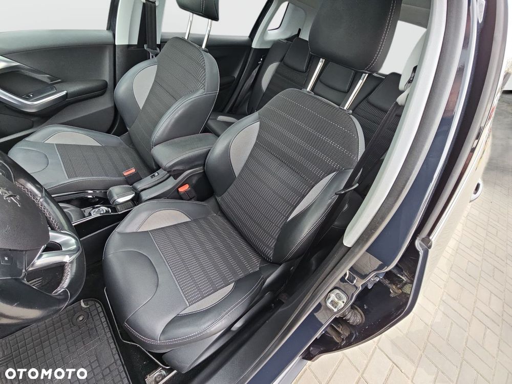 Peugeot 2008 1.2 Pure Tech GPF Allure S&S EAT6 - 17