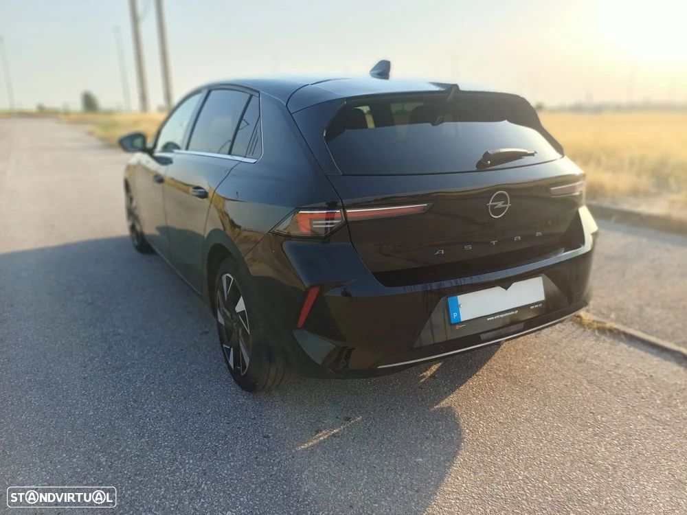 Opel Astra 1.2 T Elegance - 4
