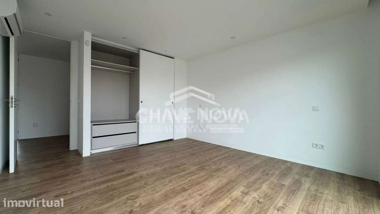 Moradia Geminada T3 Nova c/piscina em Serzedo, Vila Nova de Gaia - Grande imagem: 5/19