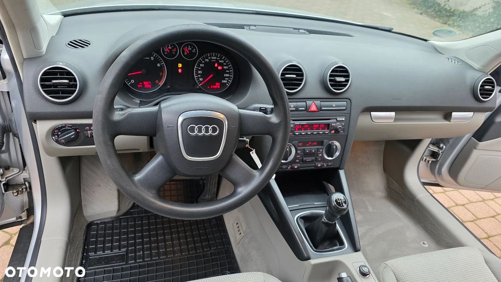 Audi A3 3-drzwiowe 1.6 Attraction - 24