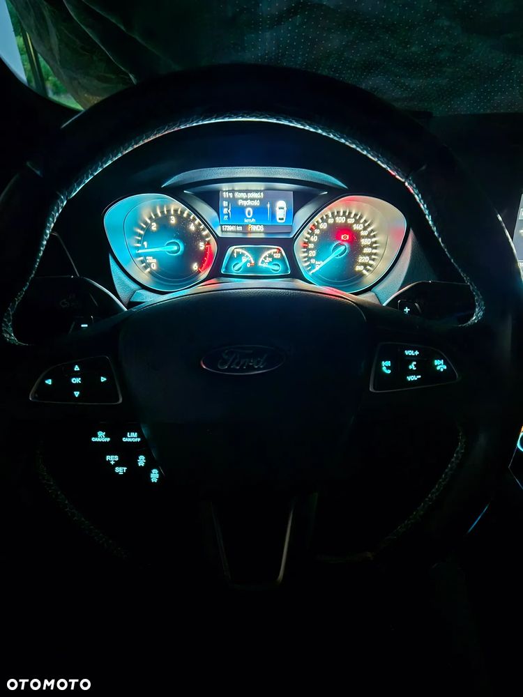 Ford Kuga 2.0 TDCi 4x4 ST-Line - 37