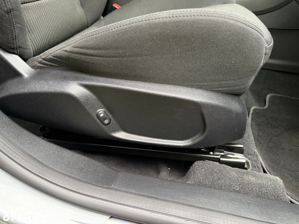 Ford Mondeo - 32