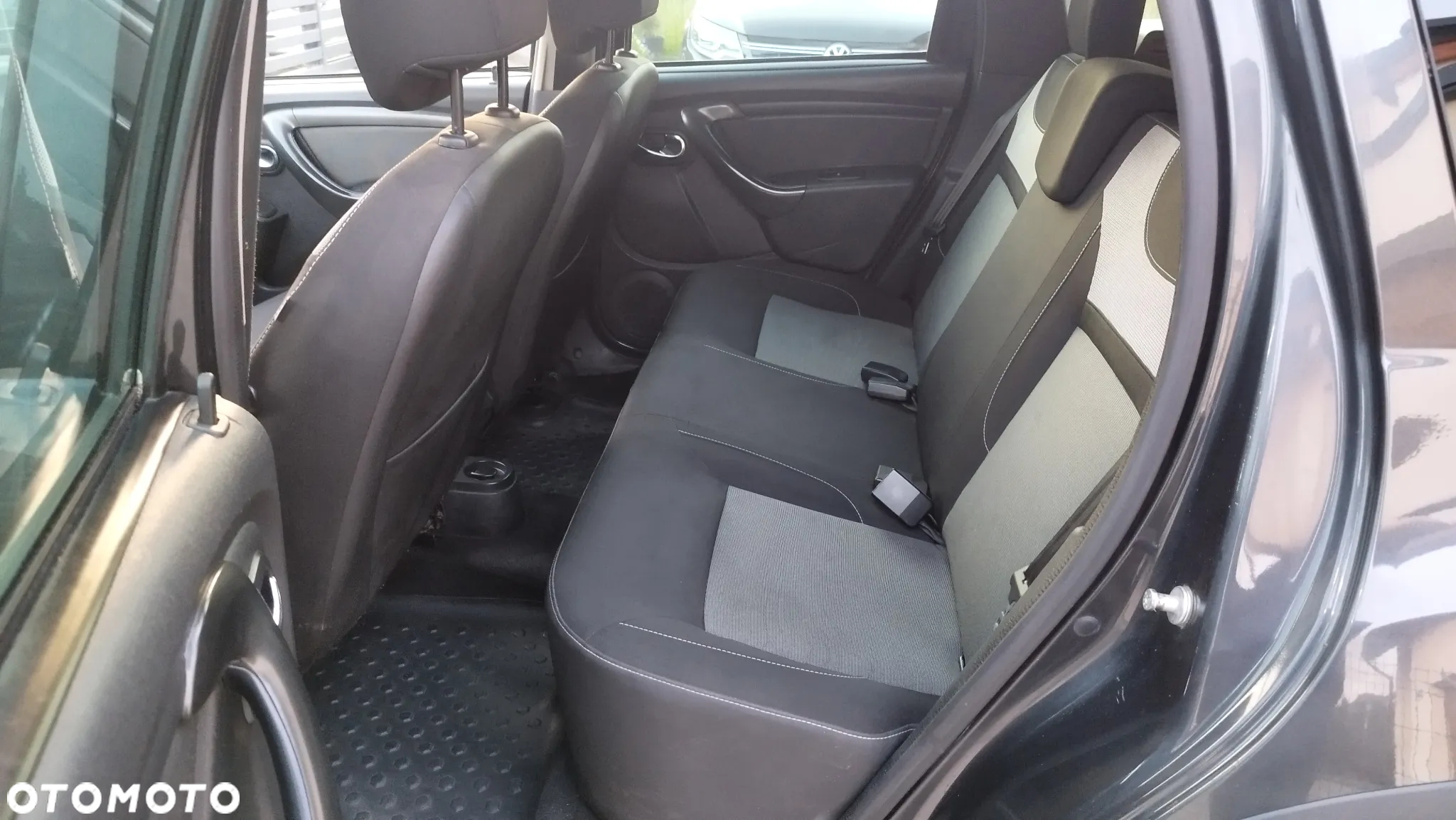 Dacia Duster 1.6 SCe Urban Explorer S&S - 11
