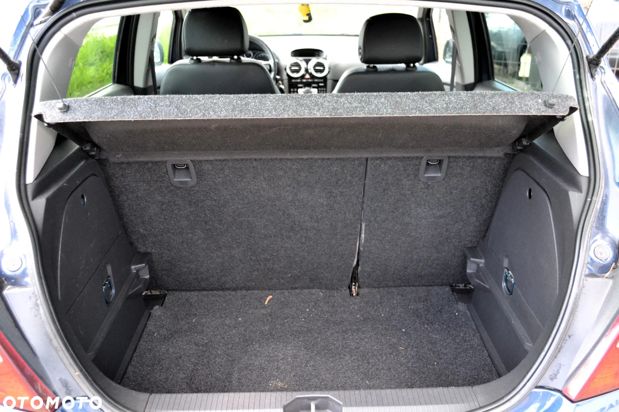 Opel Corsa 1.2 16V Essentia - 12