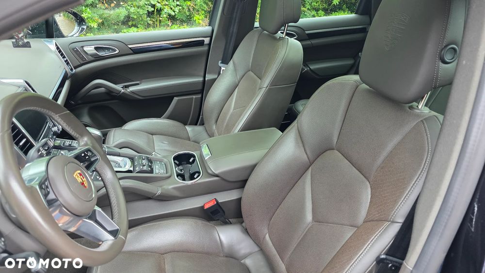 Porsche Cayenne Diesel Platinum Edition - 18