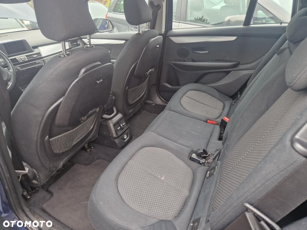 BMW Seria 2 218d - 8