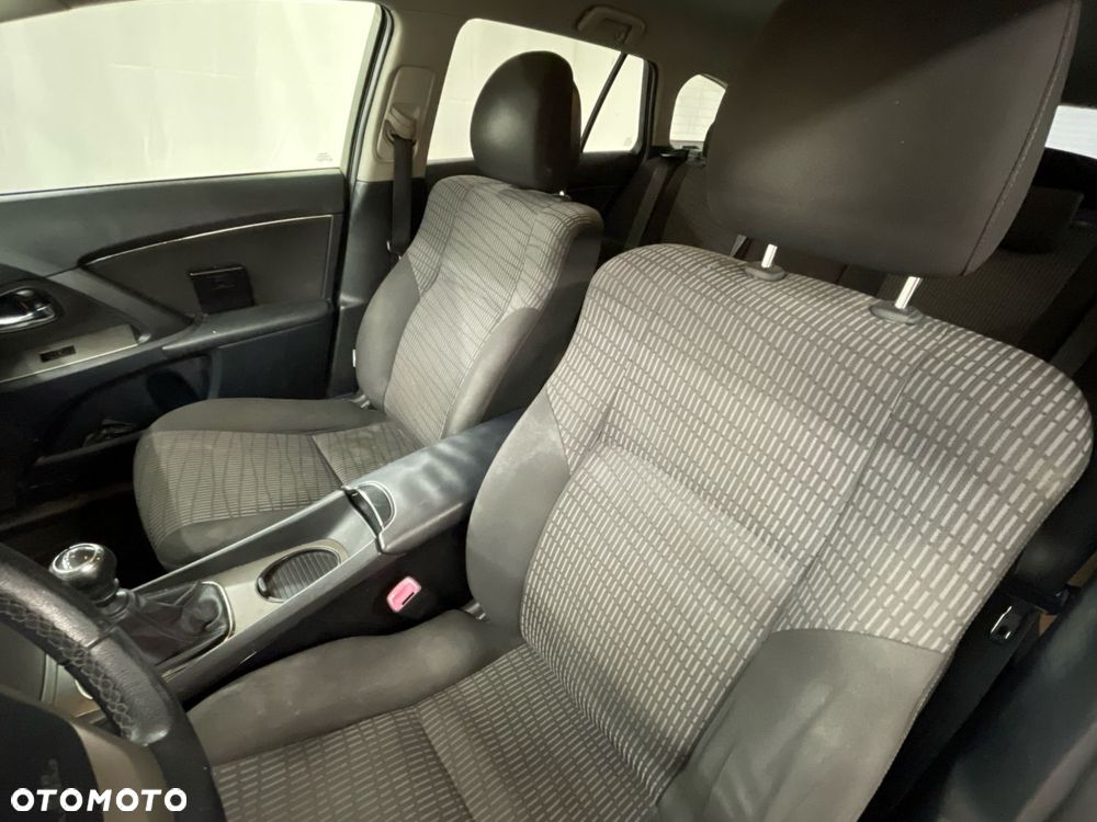Toyota Avensis 2.0 D-4D 2010 - 5