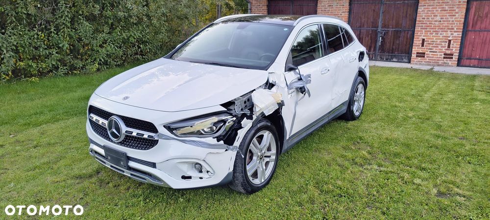 Mercedes-Benz GLA - 9