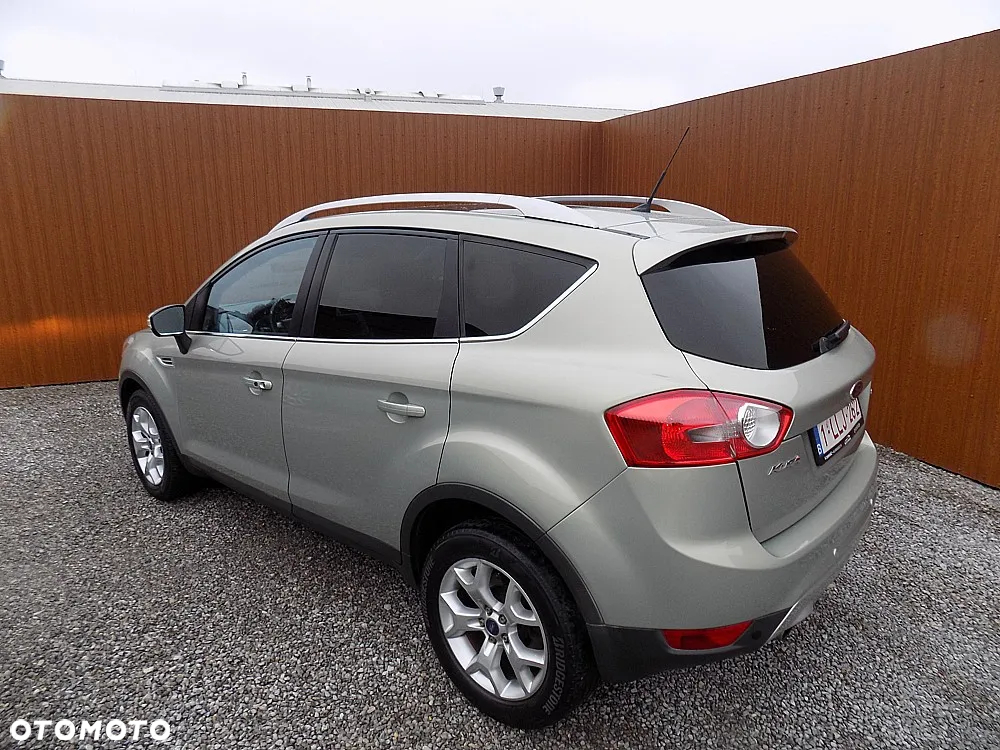 Ford Kuga 2.0 TDCi 2x4 Titanium - 4