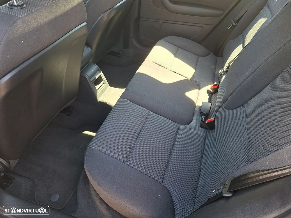 Audi A3 Sportback 1.6 TDI Attraction Business Line - 9
