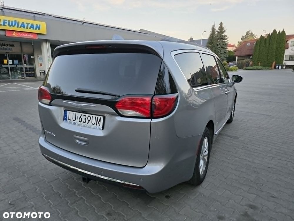 Chrysler Pacifica - 15