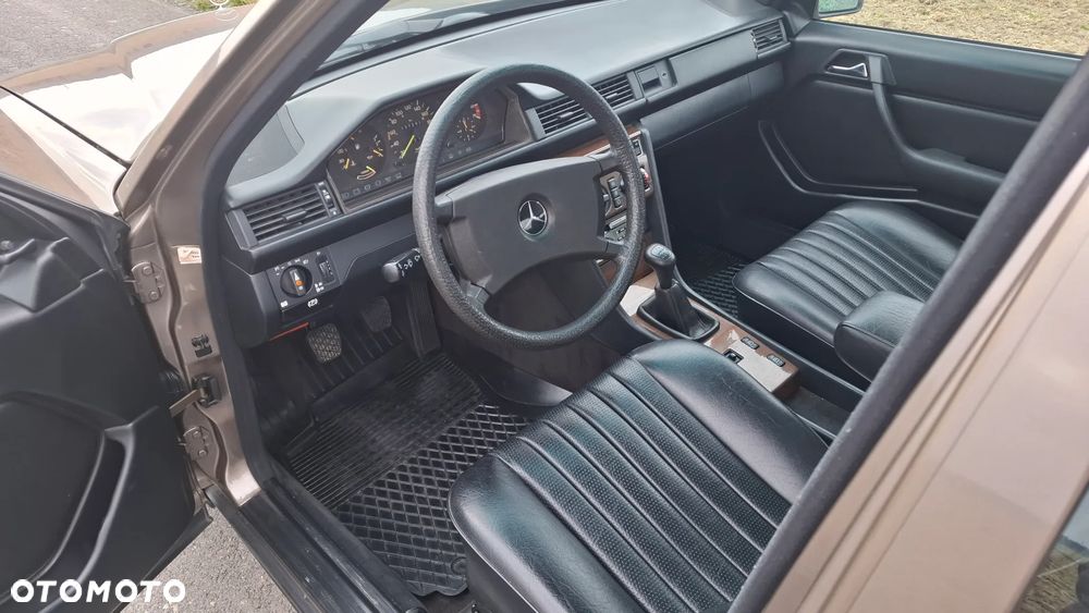 Mercedes-Benz W124 (1984-1993) - 28