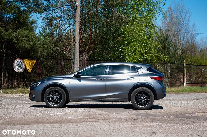 Infiniti Q30 2.2d Sport City Black AWD 7DCT - 16