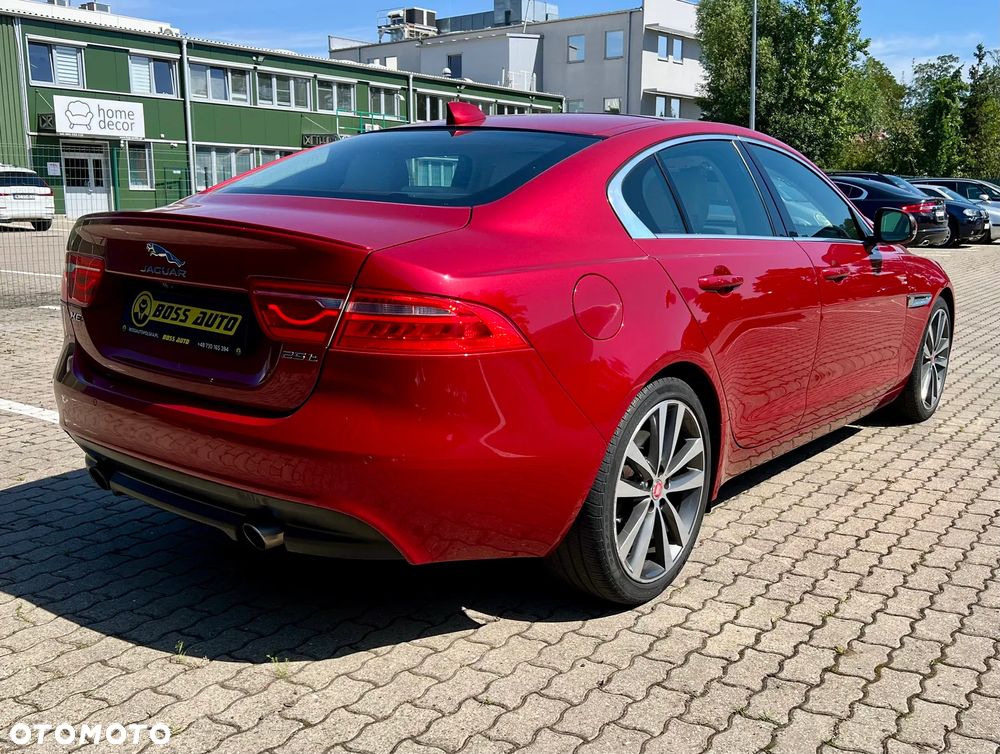 Jaguar XE 2.0 P250 R-Dynamic HSE - 8