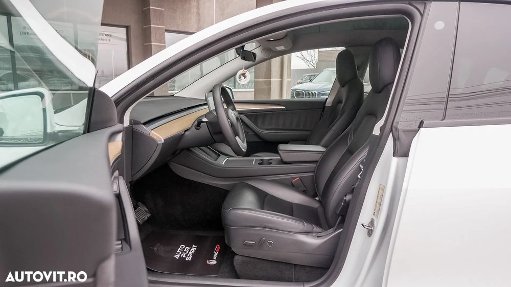 Tesla Model Y - 23