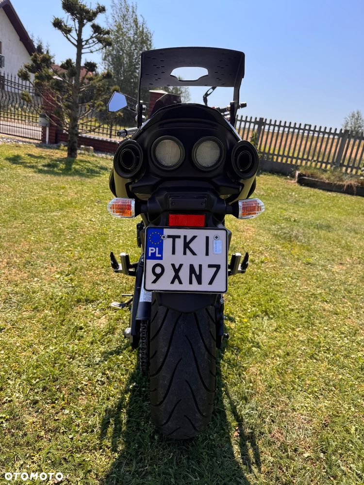 Suzuki GSR - 4