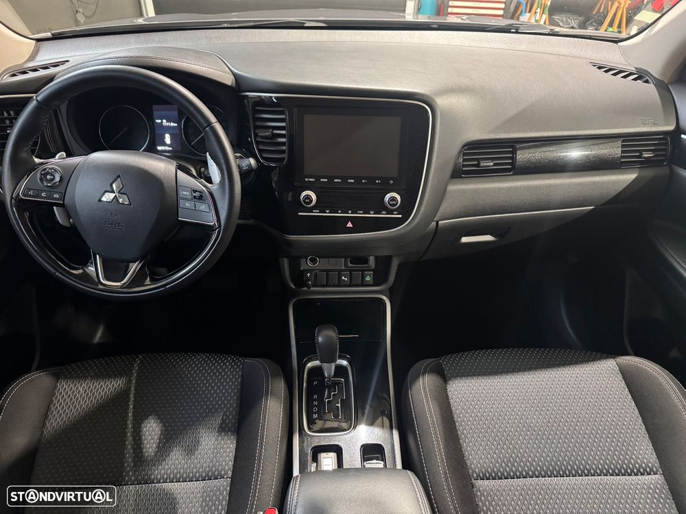 Mitsubishi Outlander 2.0 Kaiteki CVT - 29