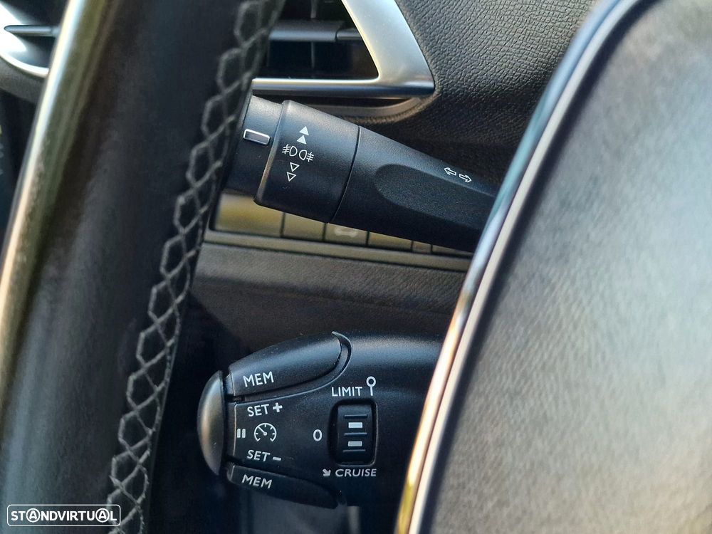 Peugeot 3008 PureTech 130 Stop & Start GPF Allure - 24