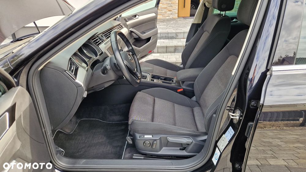 Volkswagen Passat - 15