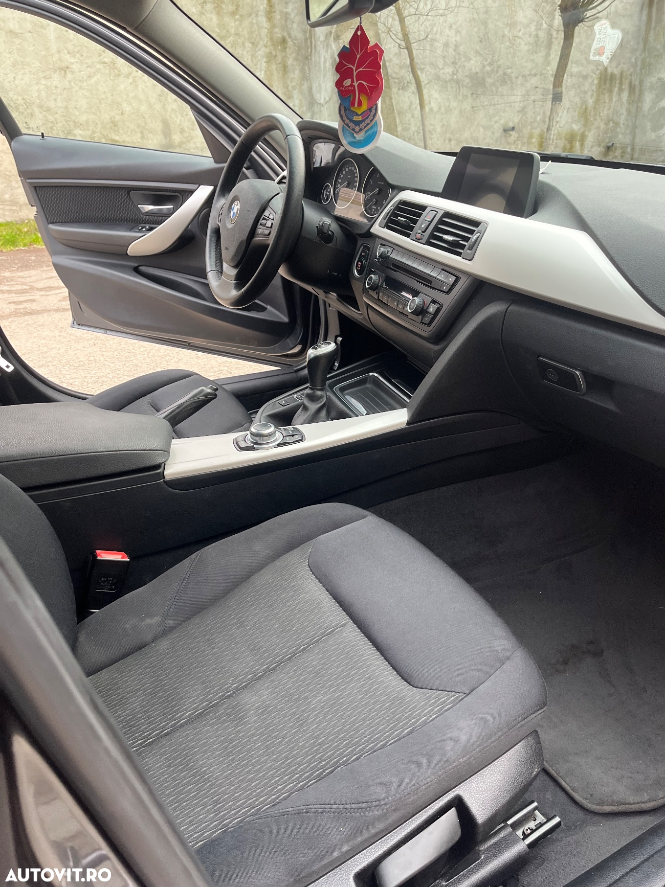 BMW Seria 3 318d - 12
