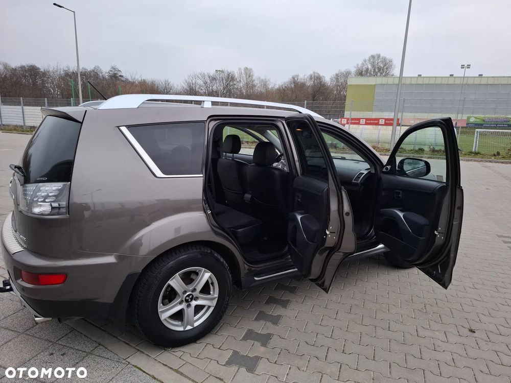 Mitsubishi Outlander 2.0 DID Intense + SE - 16