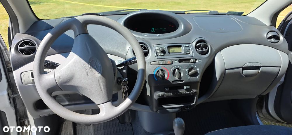 Toyota Yaris 1.0 Base - 10