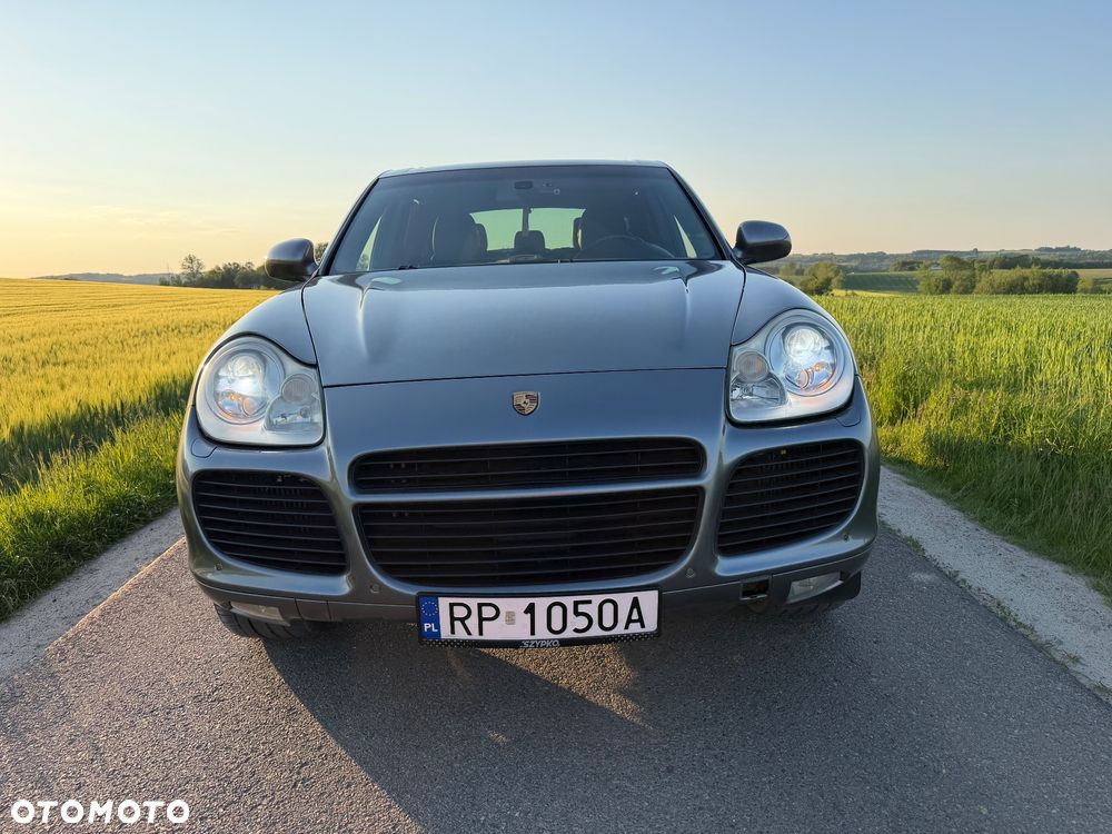Porsche Cayenne - 2