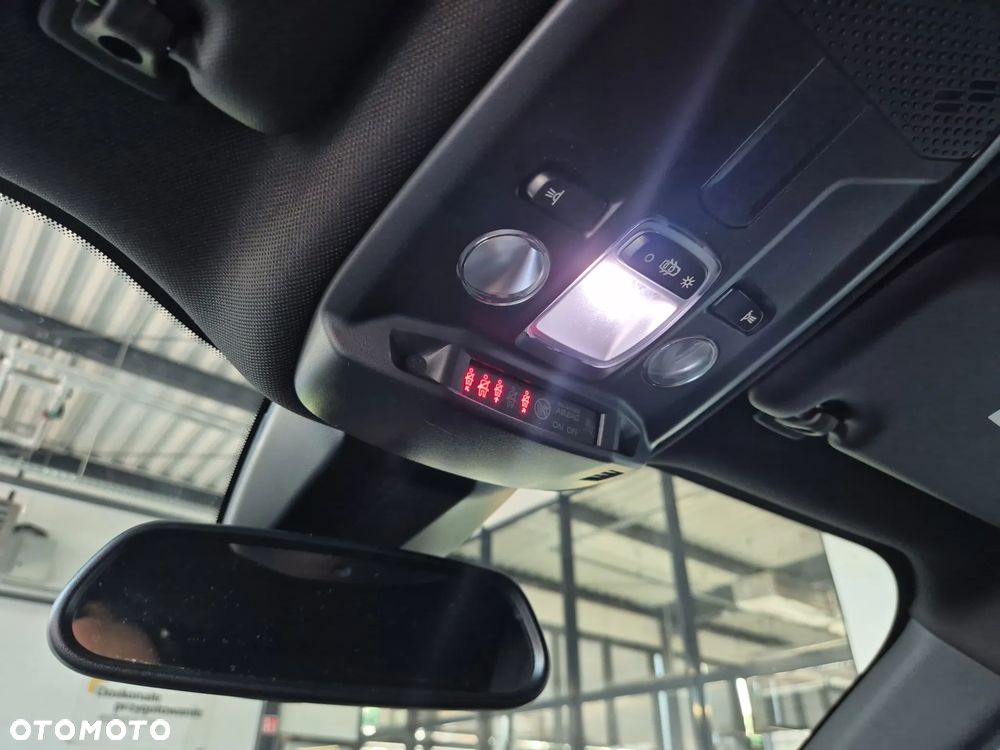 Peugeot 2008 PureTech 130 Allure S&S EAT8 - 20