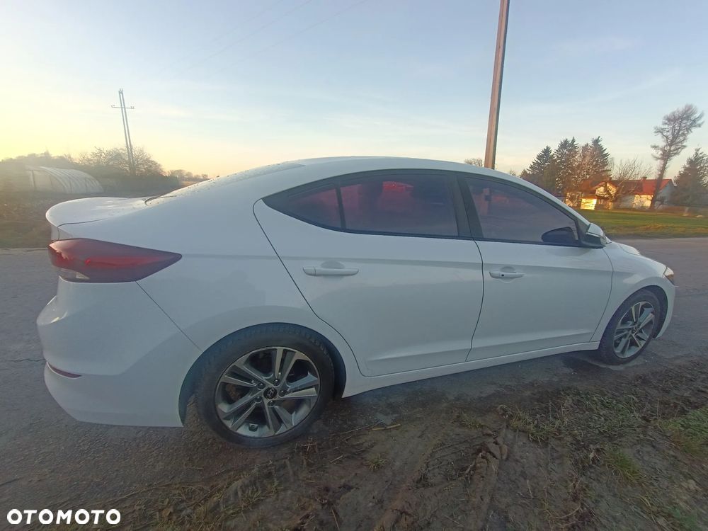 Hyundai Avante - 5