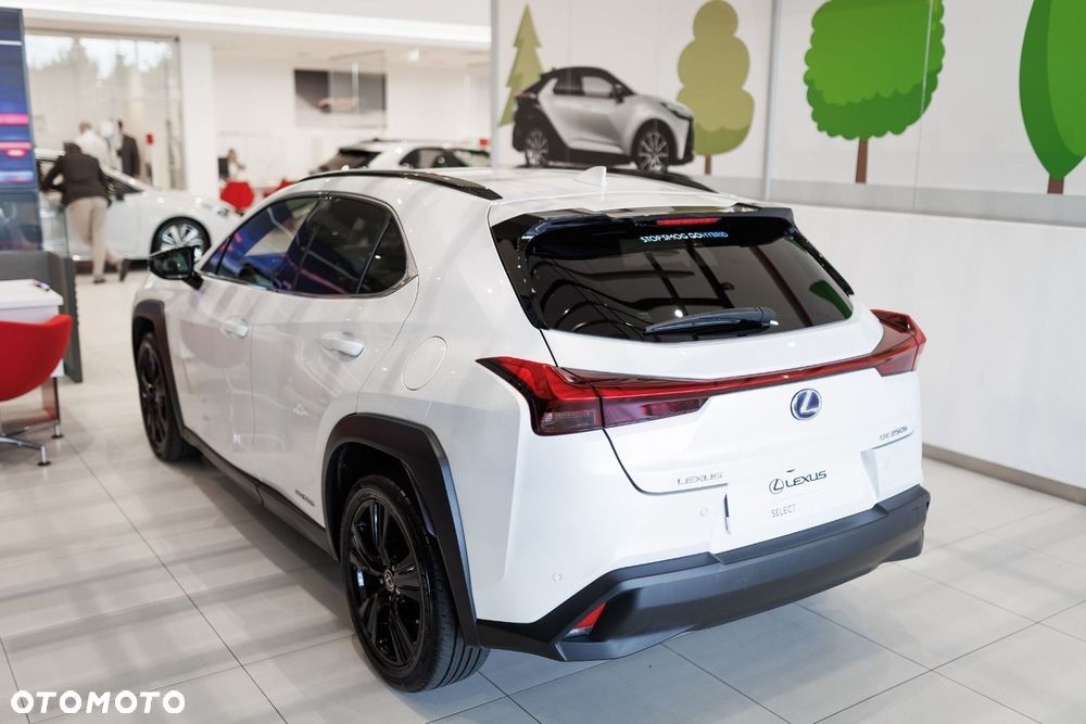 Lexus UX - 5