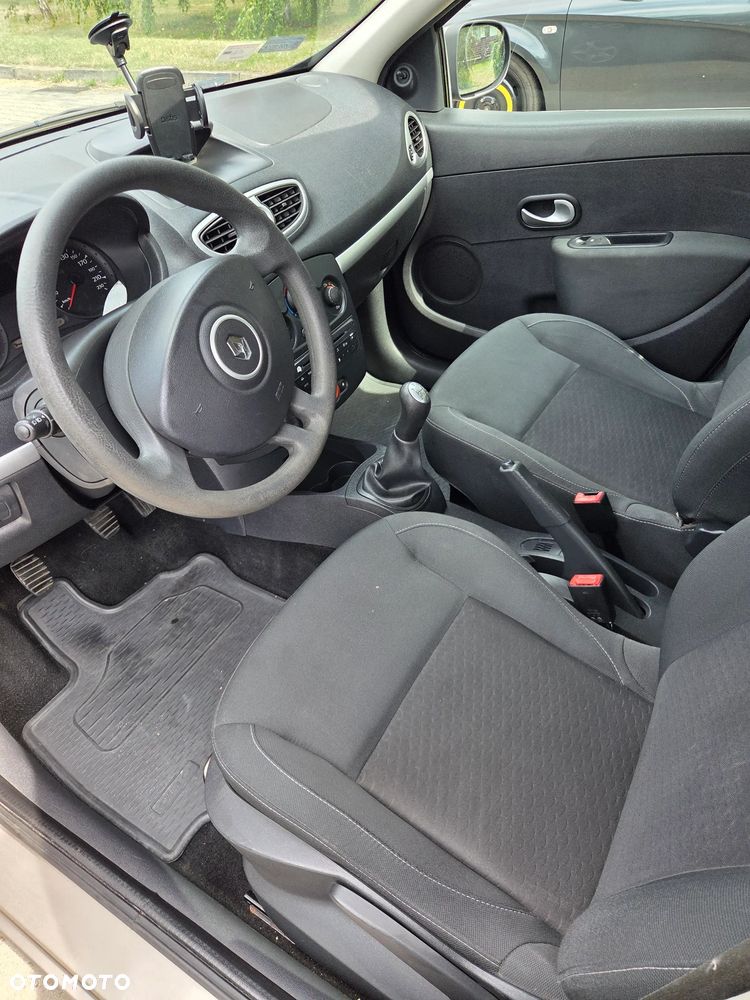 Renault Clio 1.2 16V Expression - 9