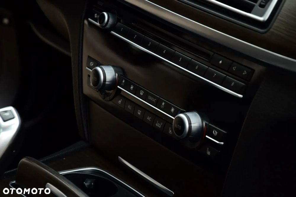 BMW Seria 7 750Ld xDrive - 37