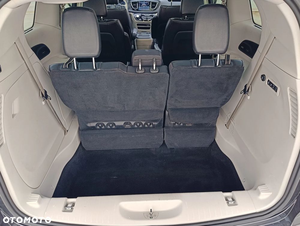 Chrysler Pacifica - 17