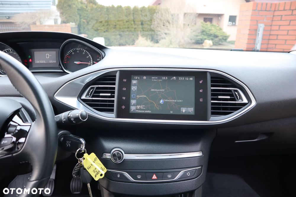 Peugeot 308 1.2 PureTech Allure Pack S&S - 17