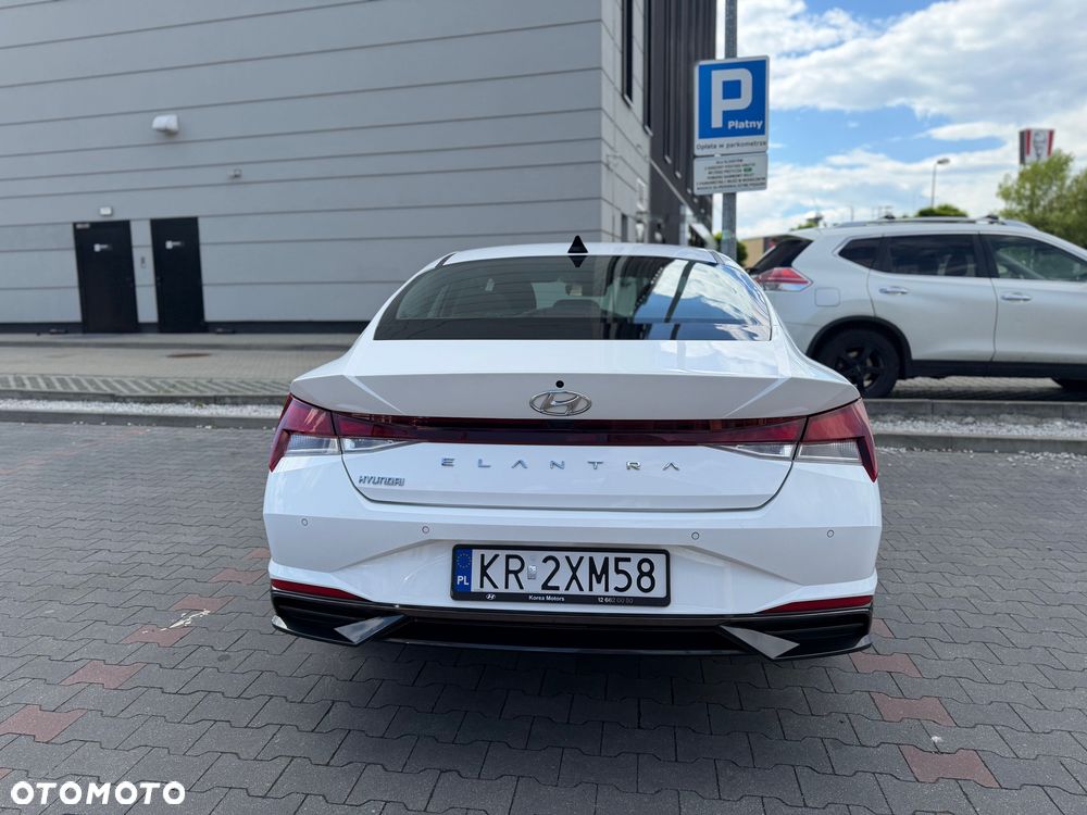 Hyundai Elantra - 2