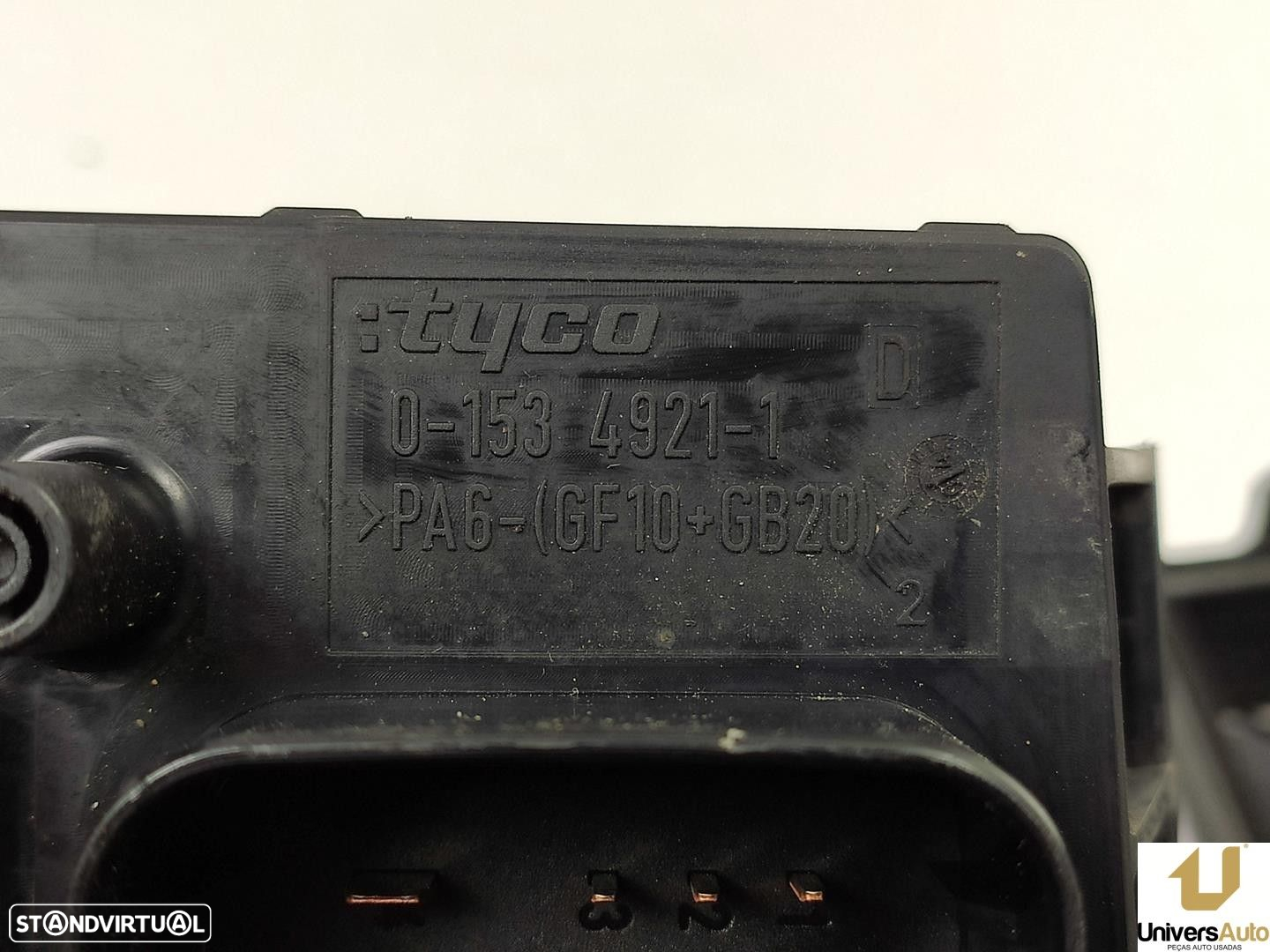 CAIXA RELÉS / FUSÍVEIS OPEL ASTRA H 2004 -743381 - 4