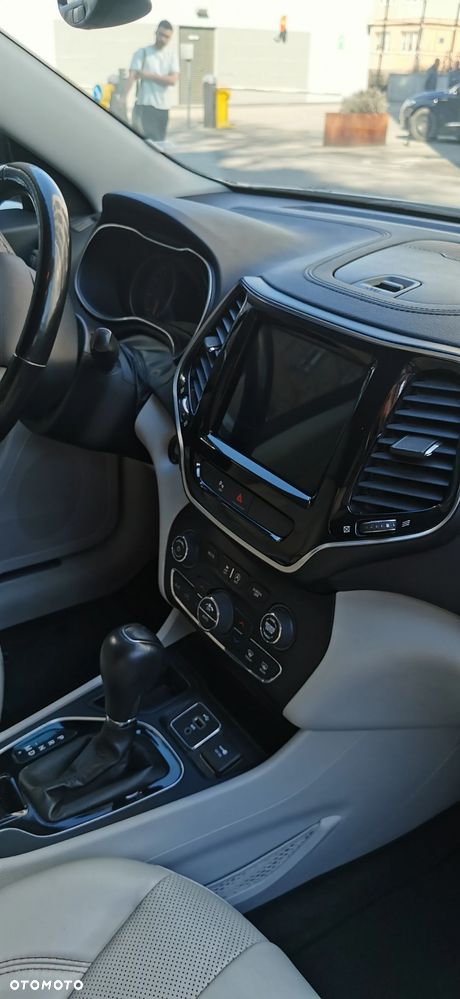 Jeep Cherokee - 15