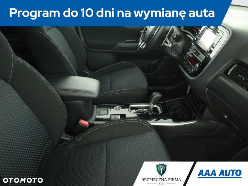 Mitsubishi Outlander - 9